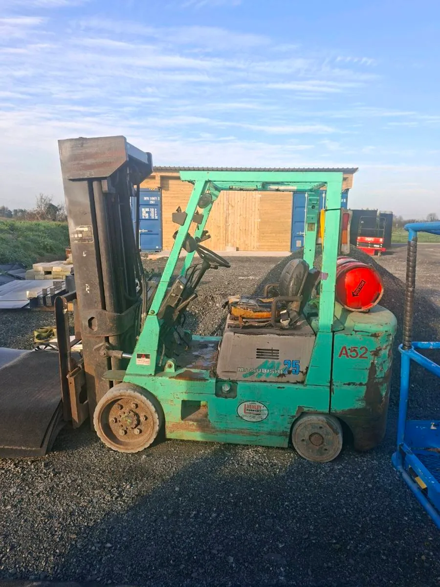 Mitsubishi 2.5 ton forklift - Image 1