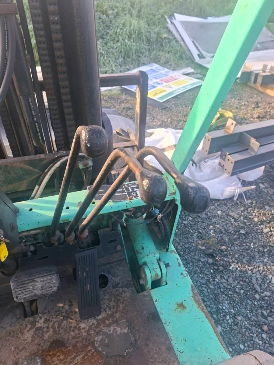 Mitsubishi 2.5 ton forklift - Image 4