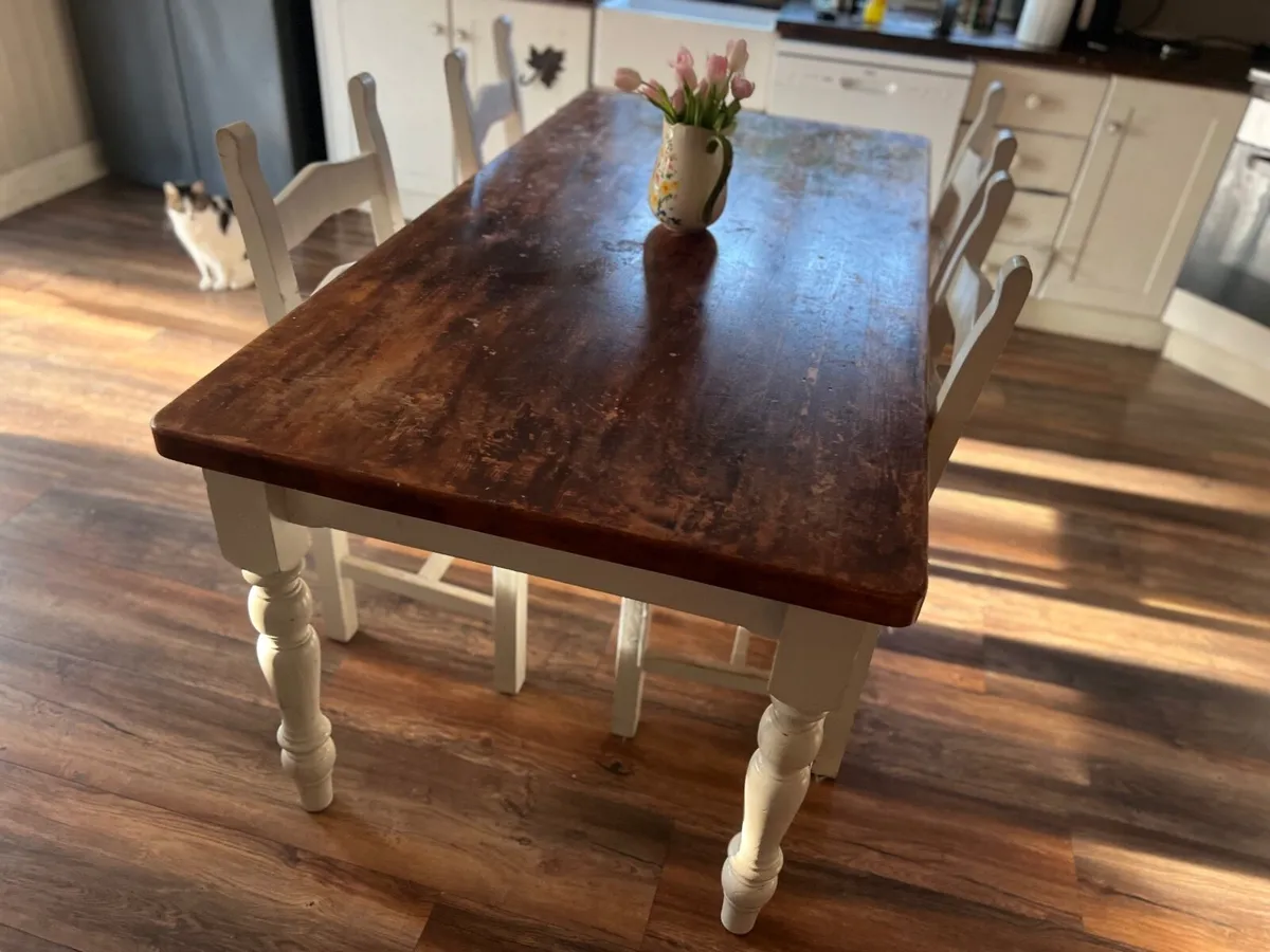 Kitchen table - Image 1