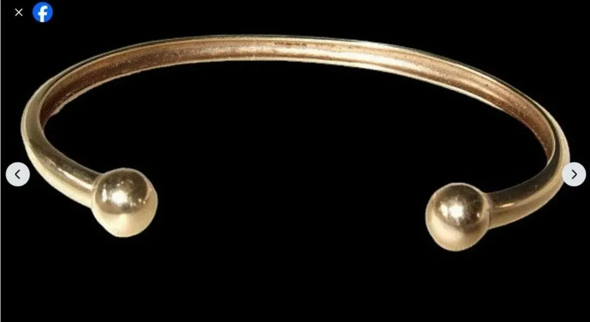 Vintage Hallmarked 9ct Gold 'Torque' Design Bangle - Image 2