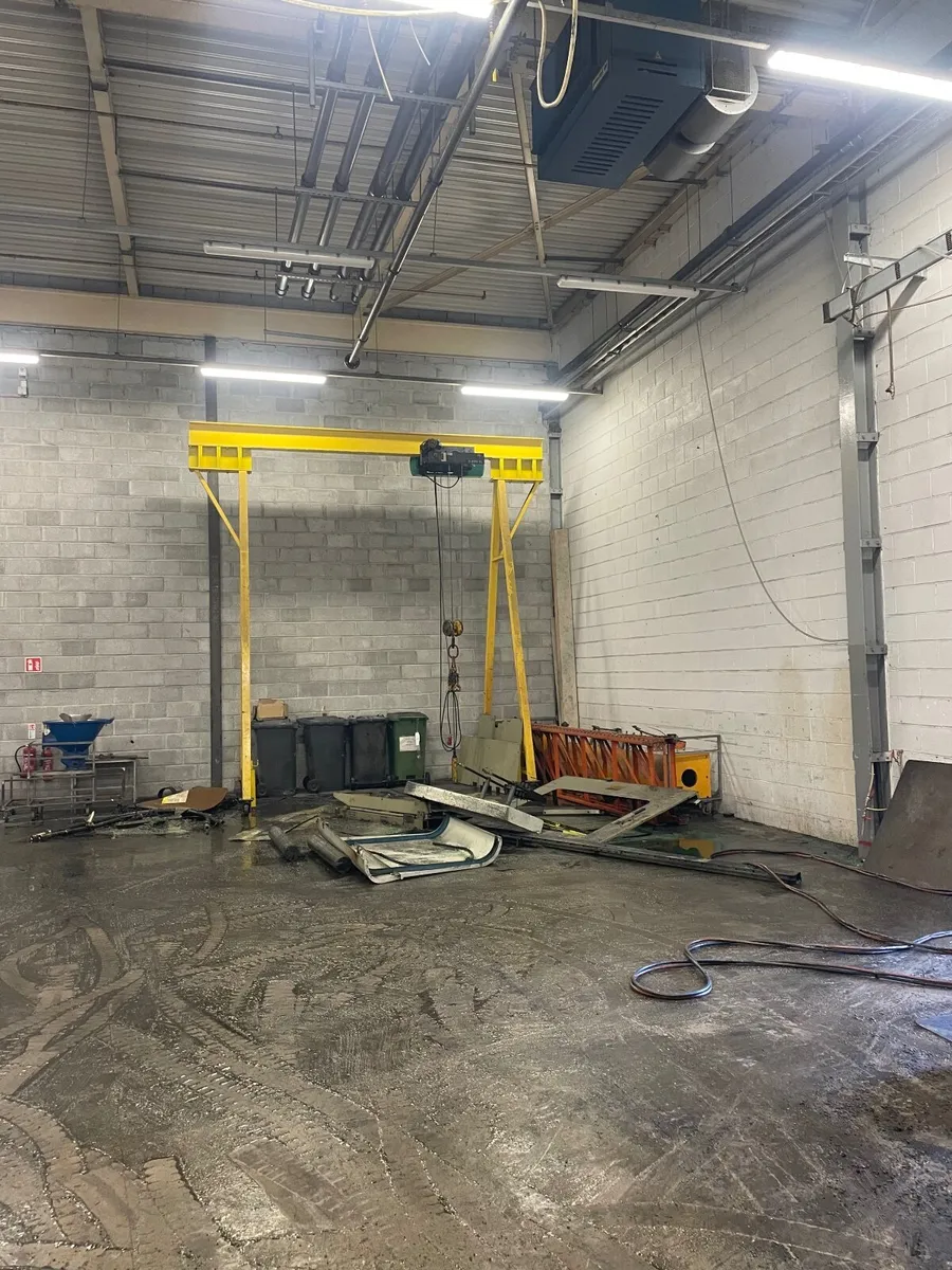 Gantry crane hoist - Image 2