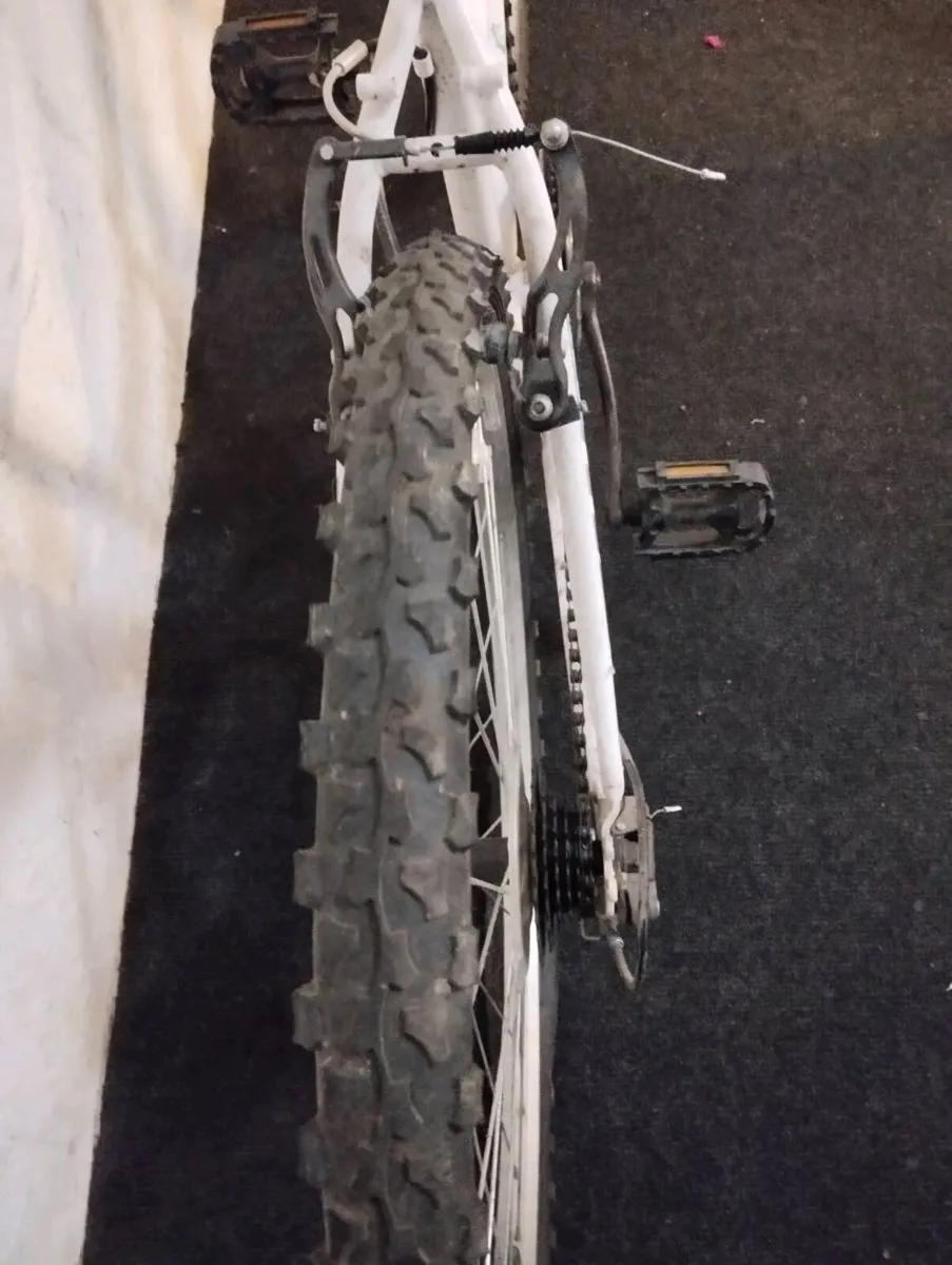 Girls 26inch bike - Image 3