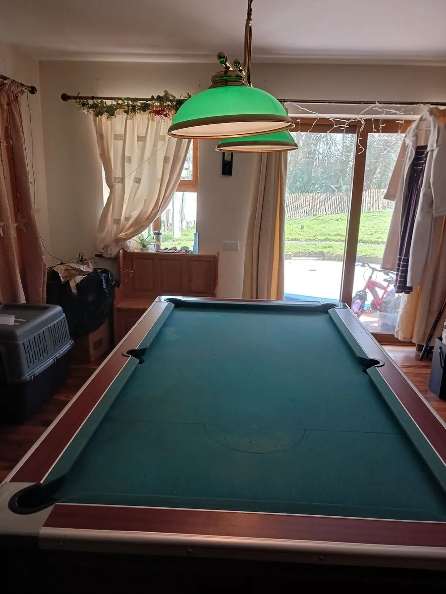 Pool table - Image 1