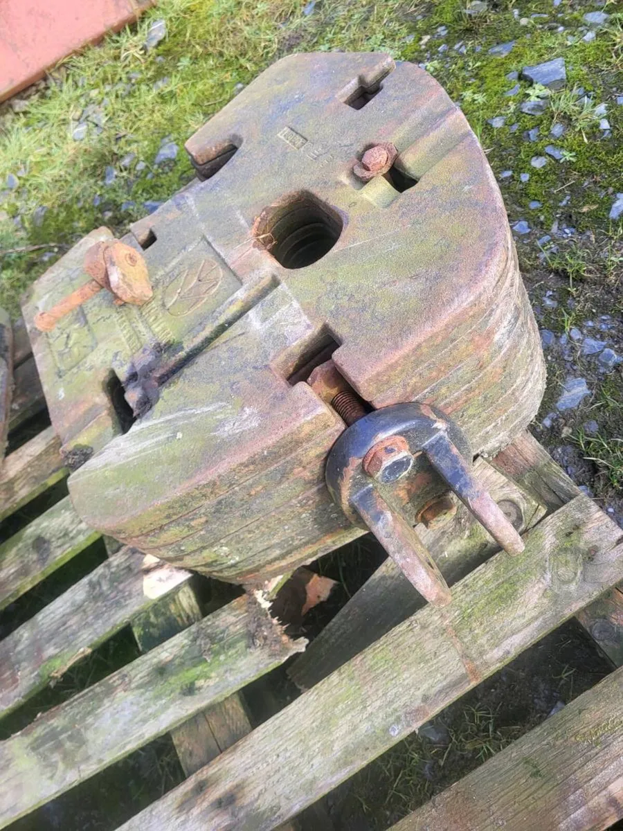 Newholland fan weights and carrier - Image 2