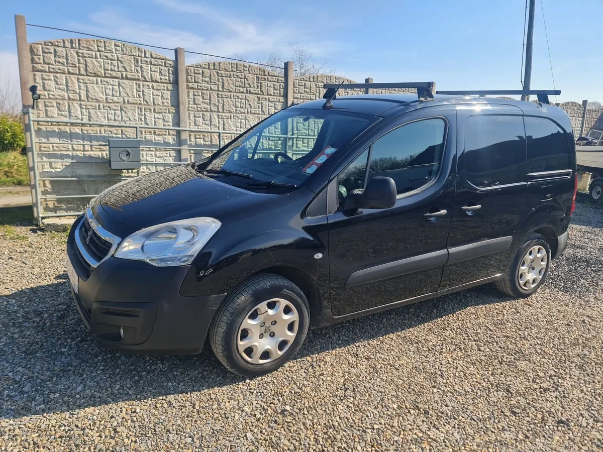 REDUCED  2017 cvrt 12/26  3 seat PEUGEOT PARTNER - Image 1