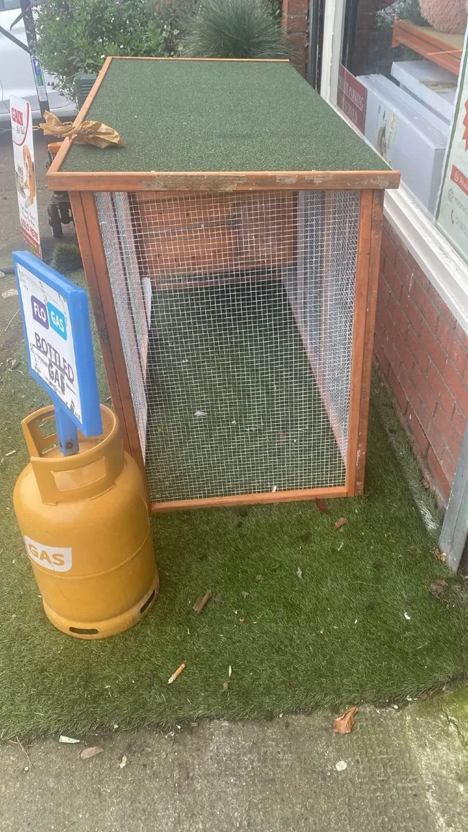 Wooden chicken coop - Image 1