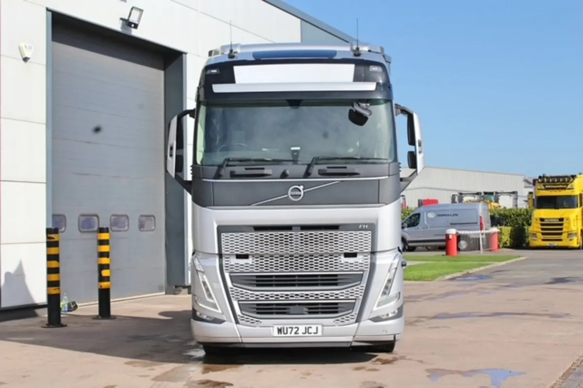 2022 ( NOV ) VOLVO FH500 6X2 MID-LIFT TRACTOR UNIT - Image 2