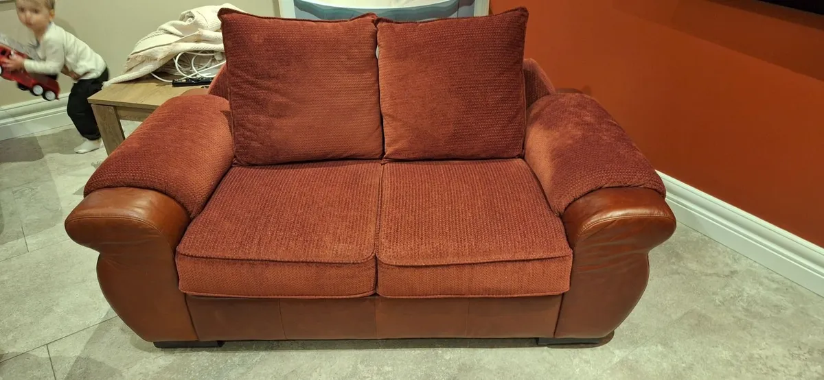 Suite of furniture last day that i am advertising - Image 3