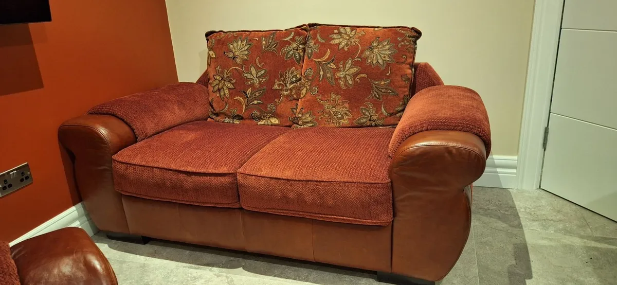 Suite of furniture last day that i am advertising - Image 2