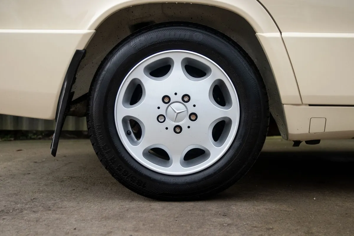 1992 Mercedes-Benz 190E 2.0 Auto - Image 4