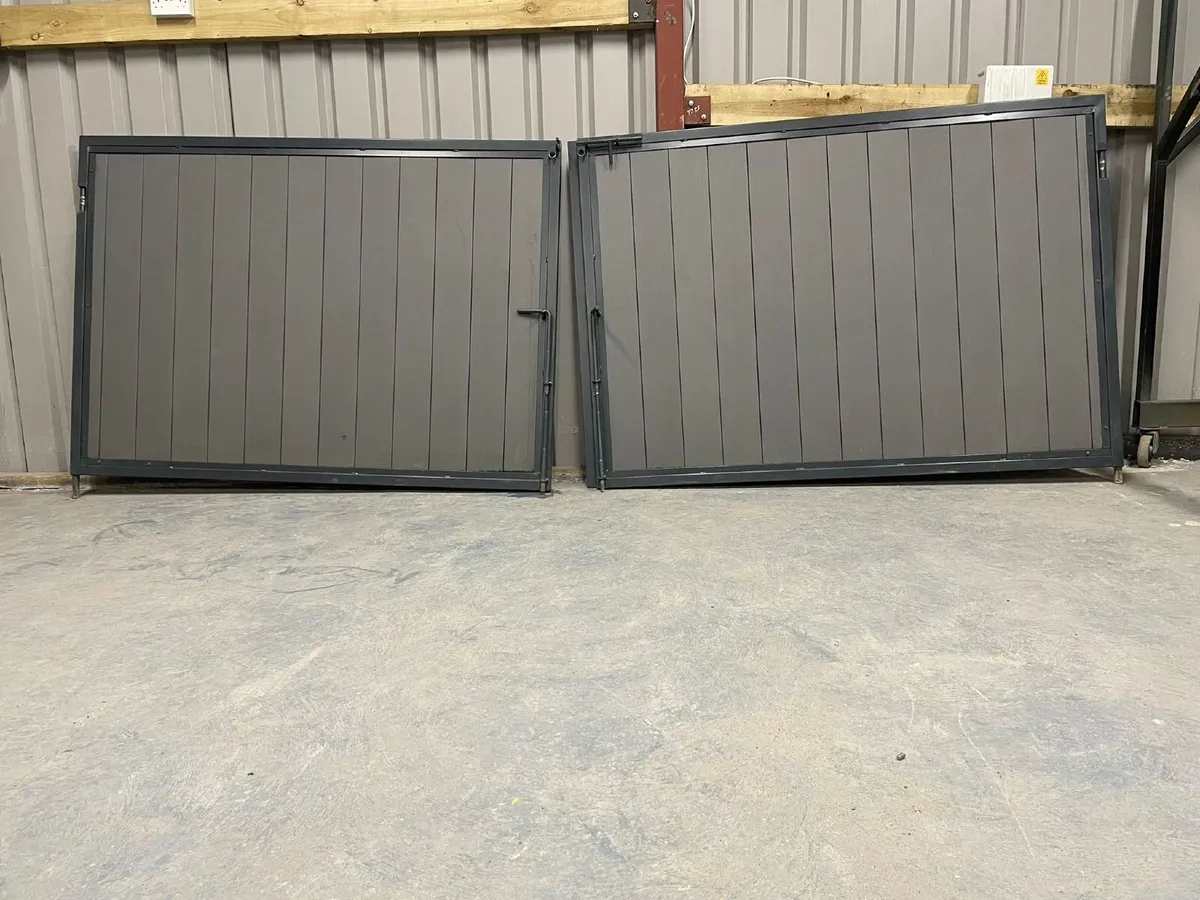 Double gates - Image 1