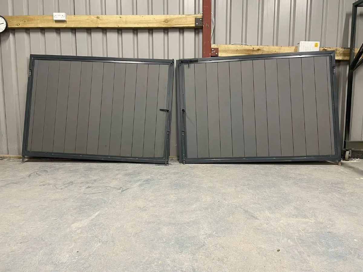 Double gates - Image 2