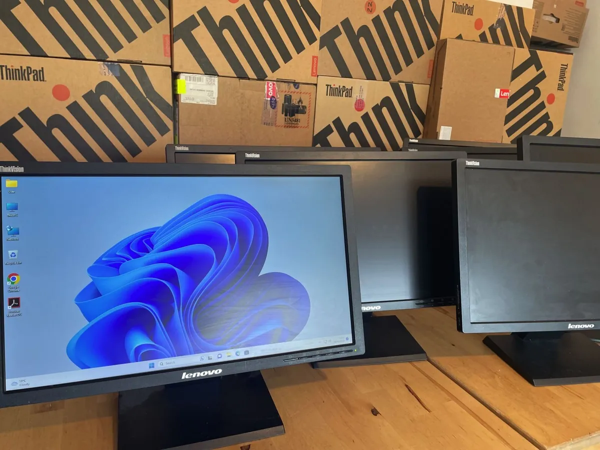 Assorted HP & Lenovo 19" Computer Flatscreens - Image 2