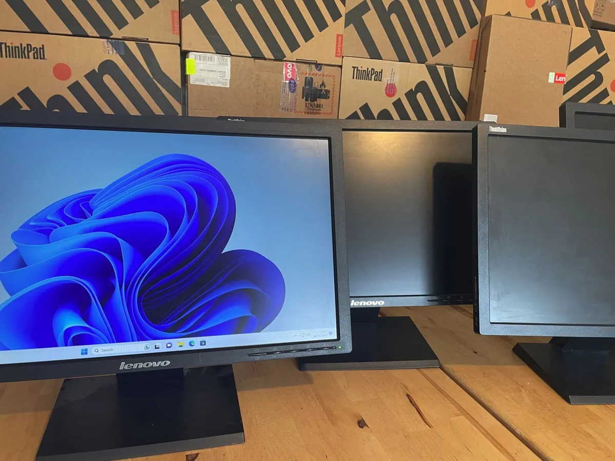 Assorted HP & Lenovo 19" Computer Flatscreens - Image 3