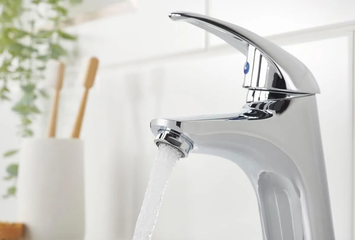 J Bas C Java Basin Mixer with Clicker Waste - Image 4