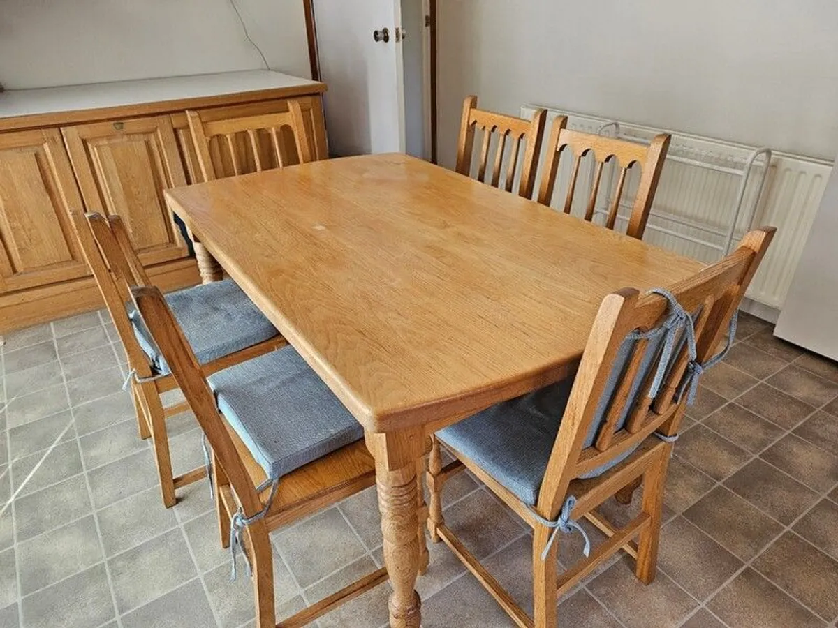 Dining table + 6 chairs
