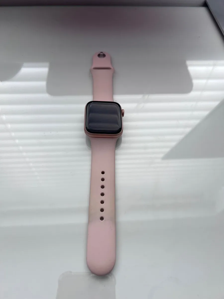 Apple Watch rose gold 6 series - Image 1
