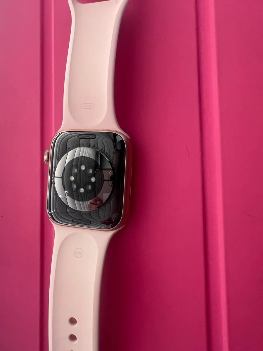 Apple Watch rose gold 6 series - Image 2