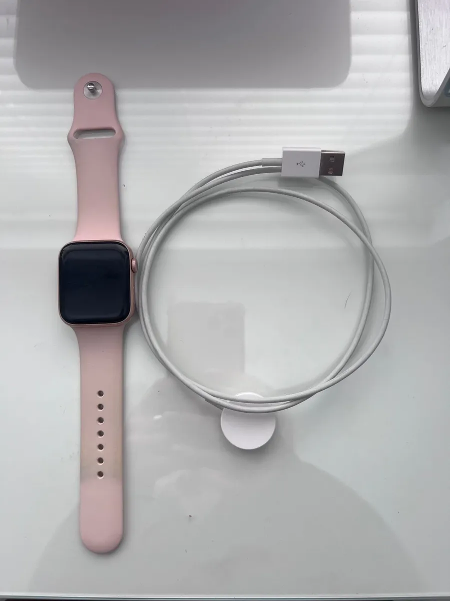 Apple Watch rose gold 6 series - Image 4