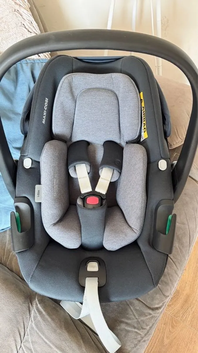 Maxi Cosi Pebble 360 + FamilyFix Base - Image 2