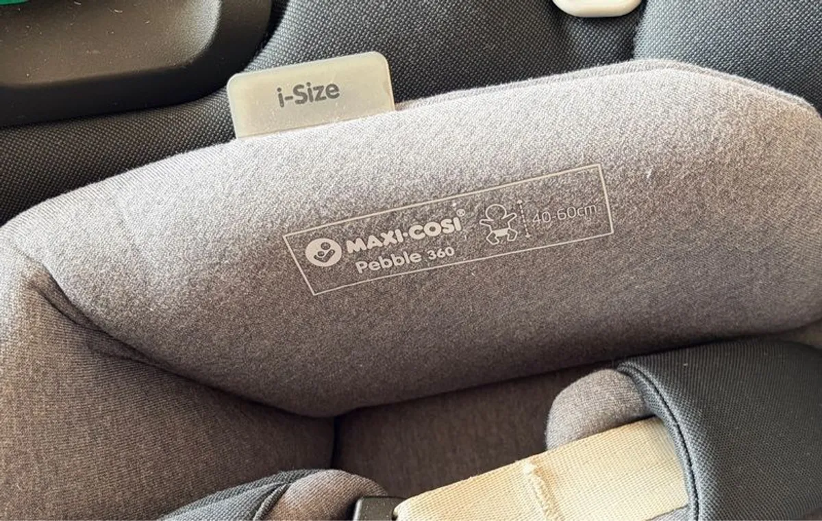 Maxi Cosi Pebble 360 + FamilyFix Base - Image 3