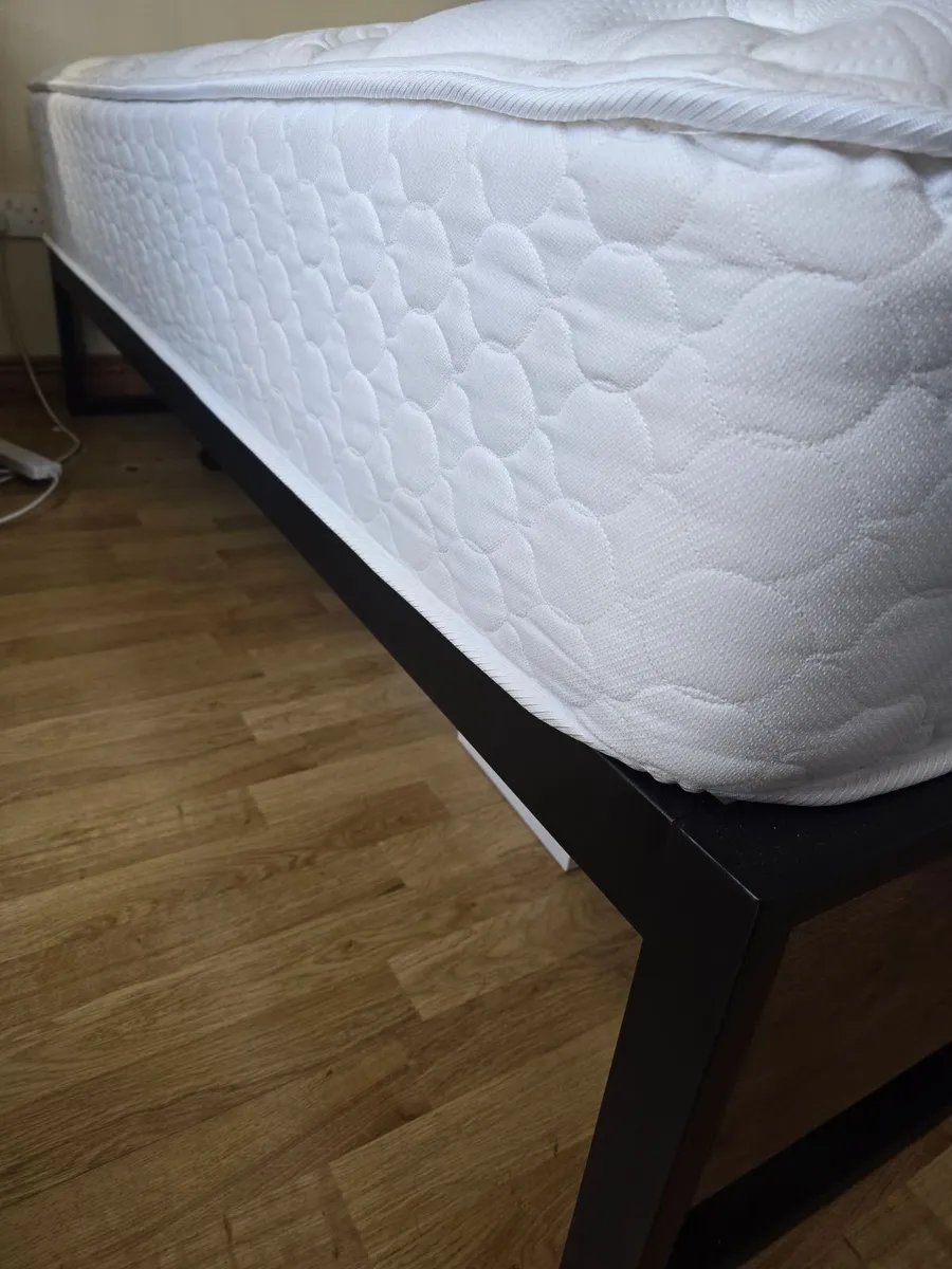 mattress with metal frame base - Image 3