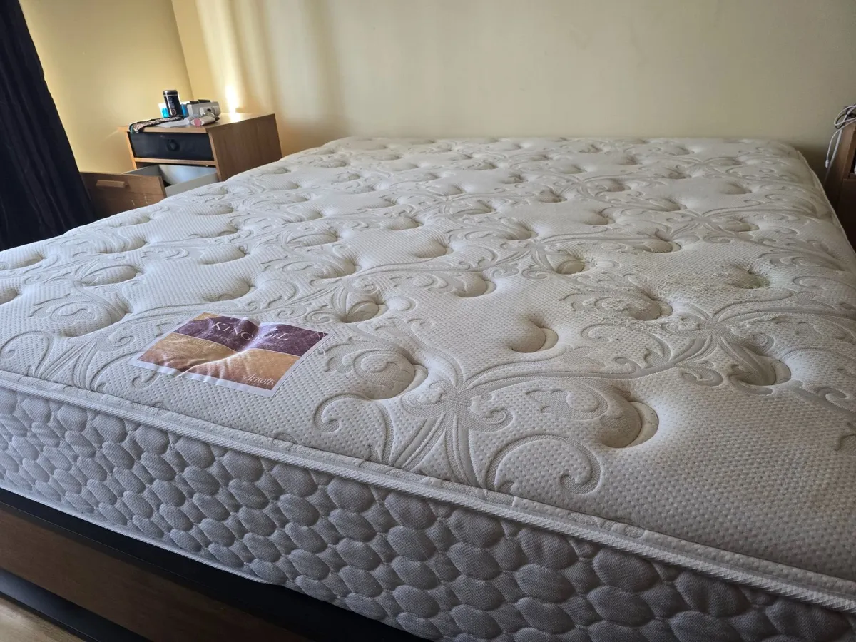 mattress with metal frame base - Image 1