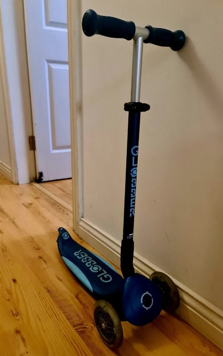 Globber Primo Plus Lights Folding 3 Wheel Scooter - Image 2