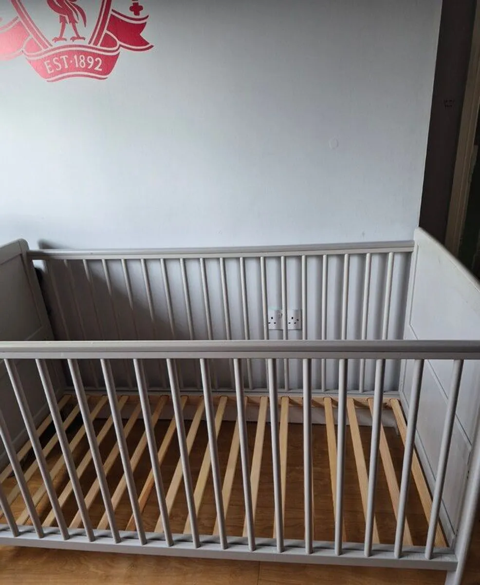 Grey cot - Image 3
