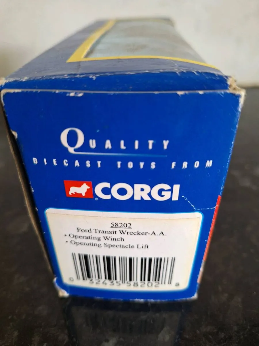 Corgi diecast AA Ford Transit - Image 4