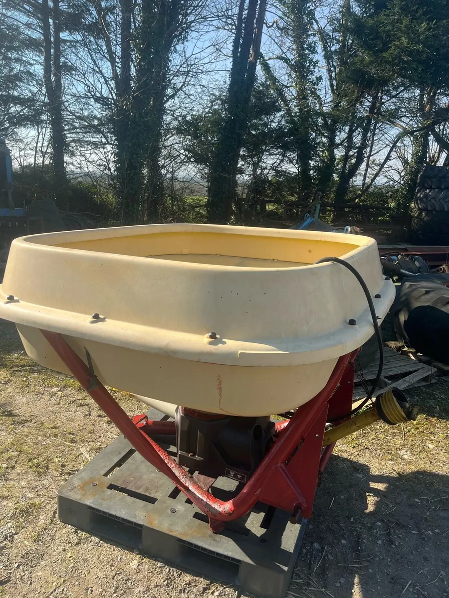 Vicon Fertiliser Spreader - Image 1