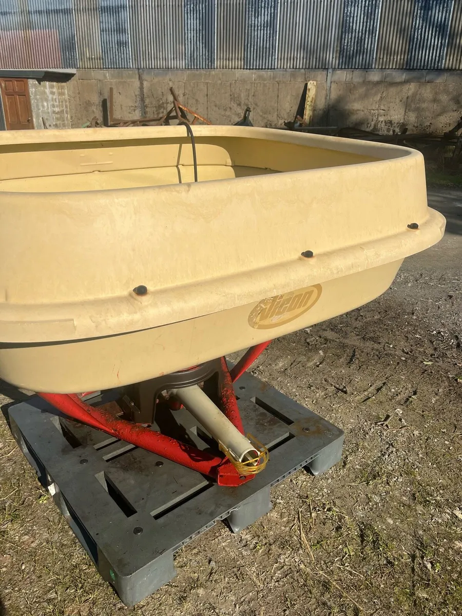 Vicon Fertiliser Spreader - Image 2