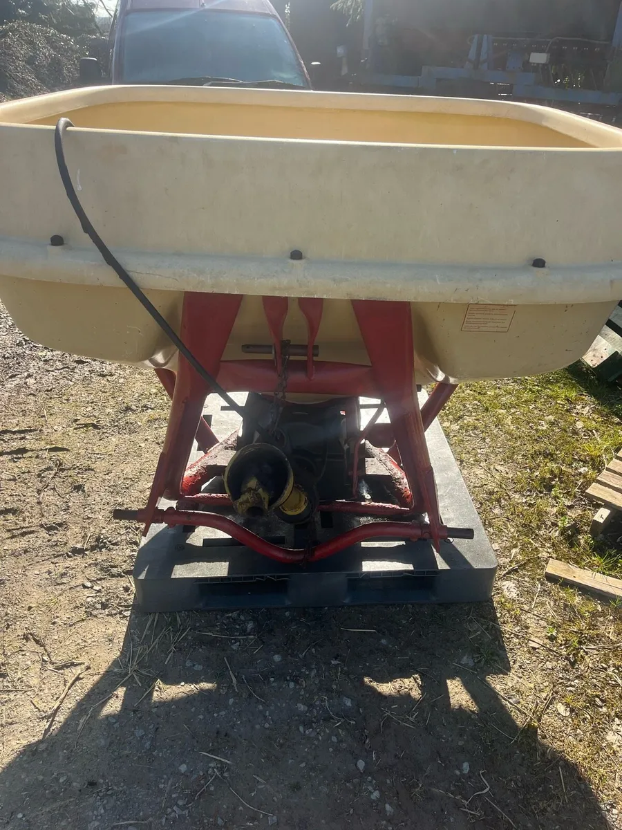 Vicon Fertiliser Spreader - Image 3
