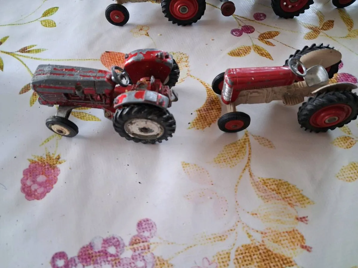 VINTAGE. MODEL TRACTORS - Image 4