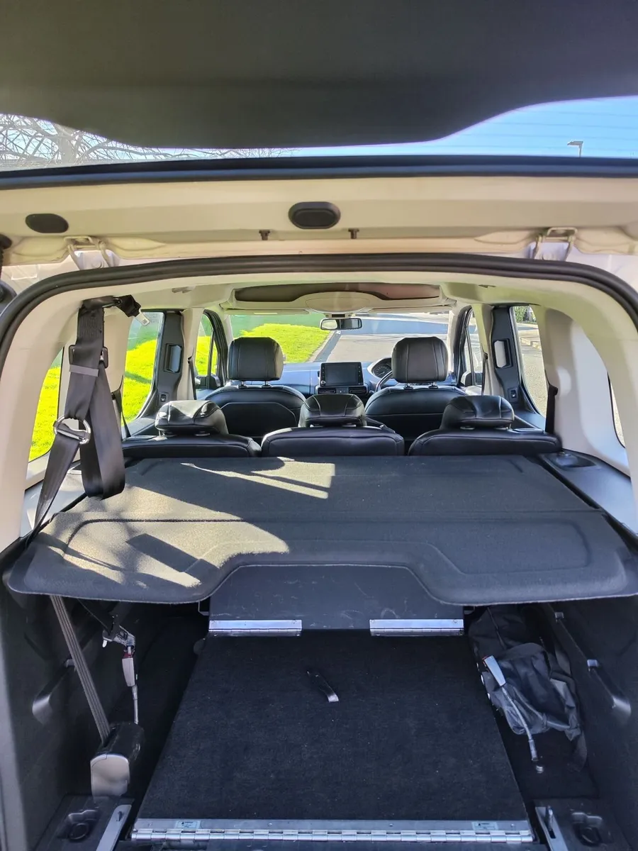 Taxi to rent - Image 4