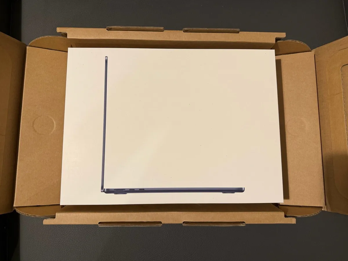 MacBook Air 13-inch M4 Chip 16/256 Sealed 1y Warra - Image 1