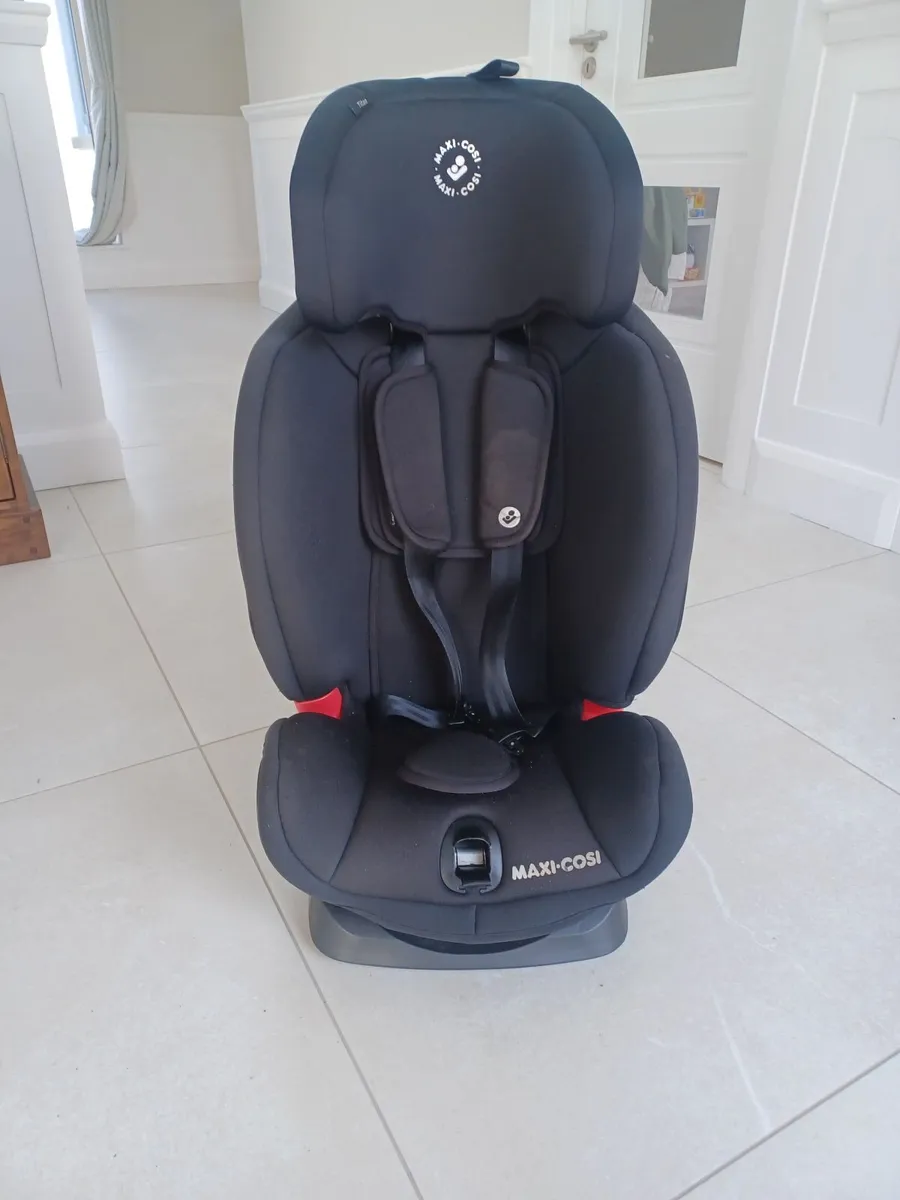 Booster Car Seat – Maxi Cosi - Black - Image 1