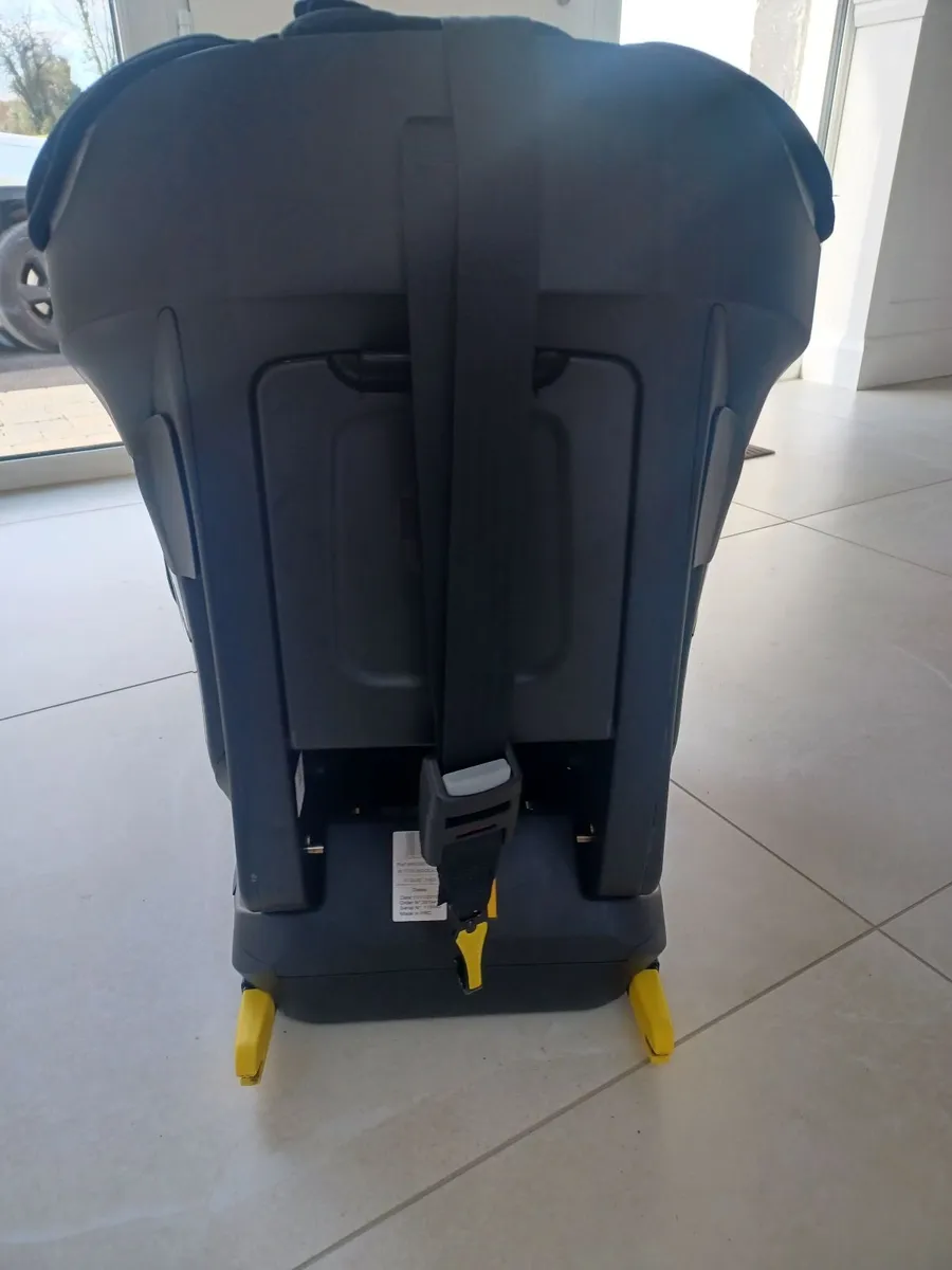 Booster Car Seat – Maxi Cosi - Black - Image 2