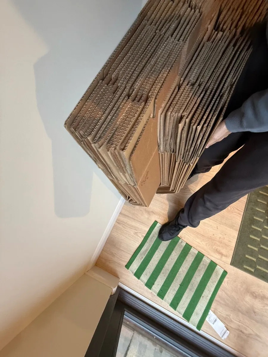 35 foldable moving/storage boxes, med & large - Image 3