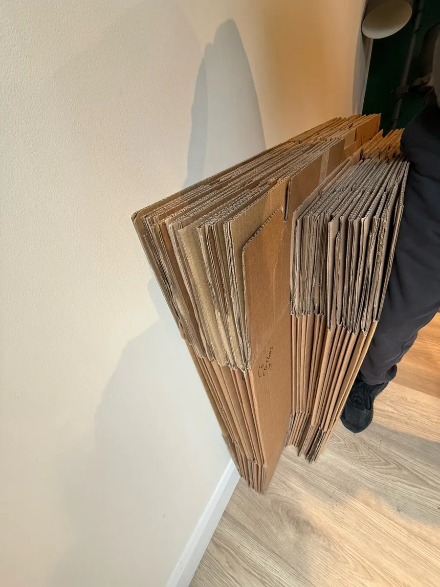 35 foldable moving/storage boxes, med & large - Image 4