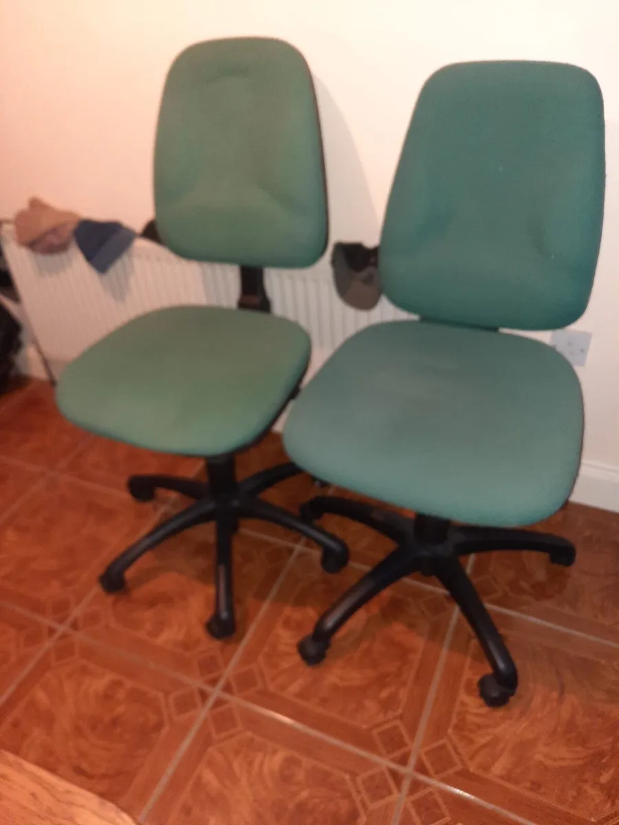 Pair of office chairs - Image 3