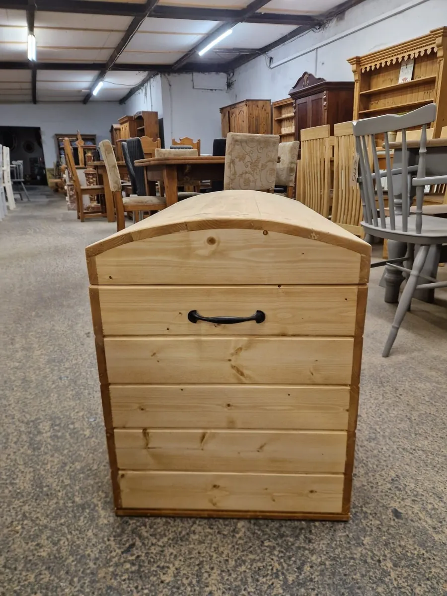 Reclaimed pine storage trunks, pine workshop - Image 3