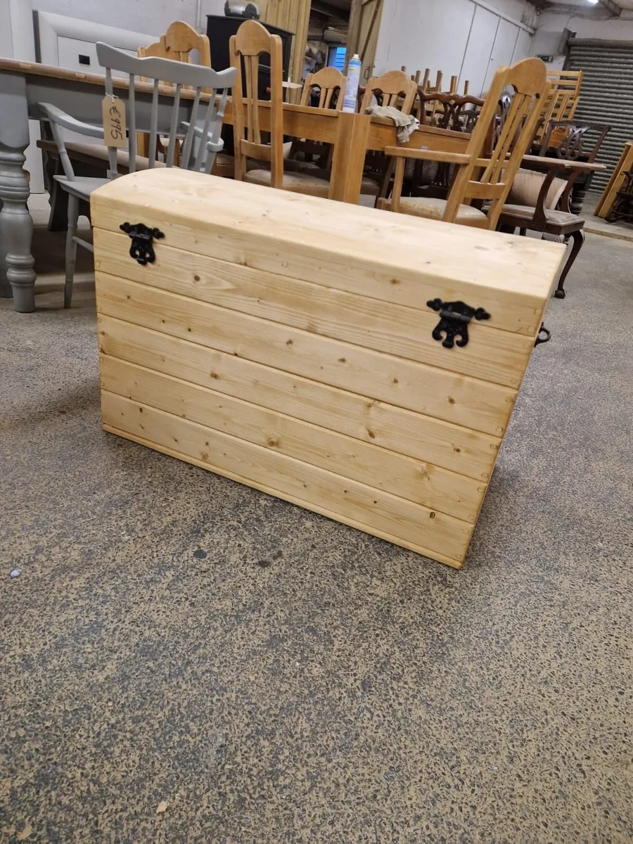 Reclaimed pine storage trunks, pine workshop - Image 4