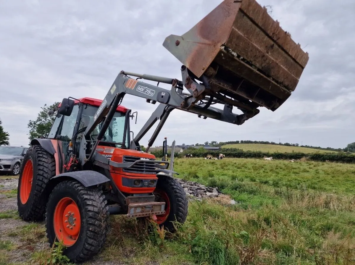 Kubota ME8200 85hp Tractor with Loader - Image 3