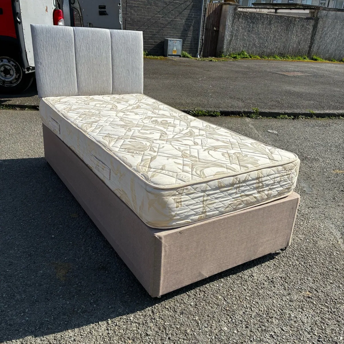 Single bed with Odearest Mattress & Grey Headboard - Image 3