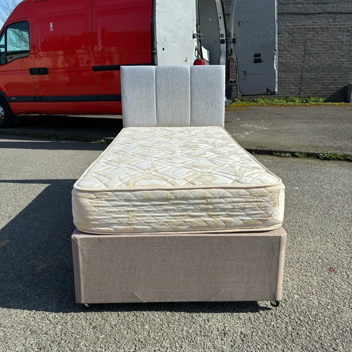 Single bed with Odearest Mattress & Grey Headboard - Image 1