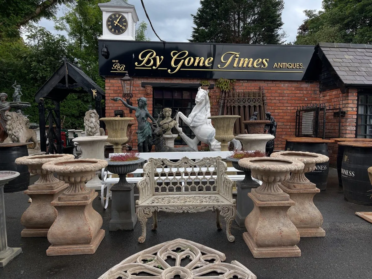 Heavey cast iron garden furniture - Image 1