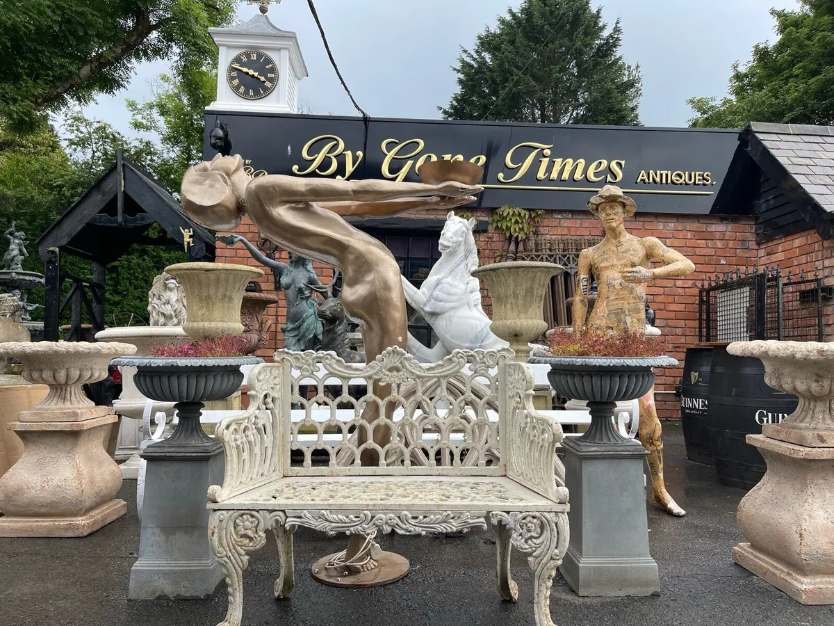 Heavy cast-iron garden furniture - Image 1