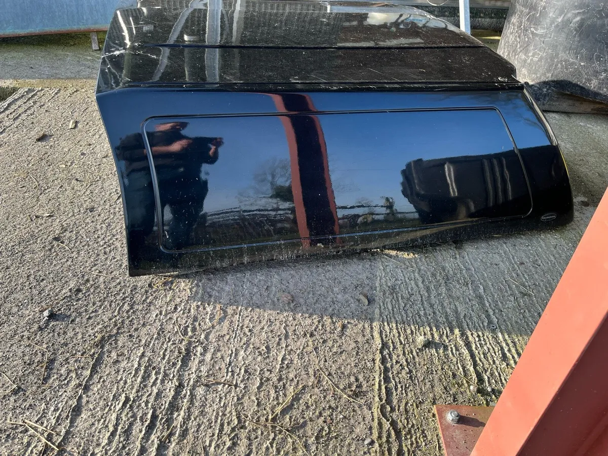 Canopy of 192 hilux - Image 2