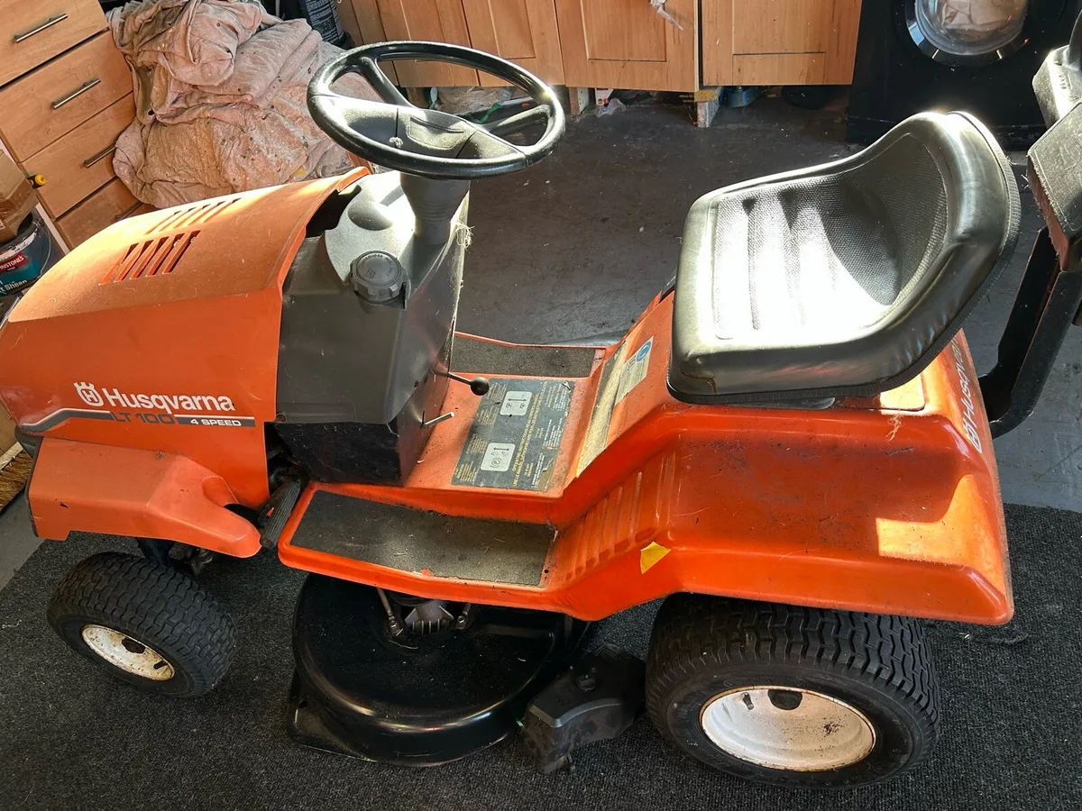 Husqvarna lt100 ride on lawnmower - Image 3